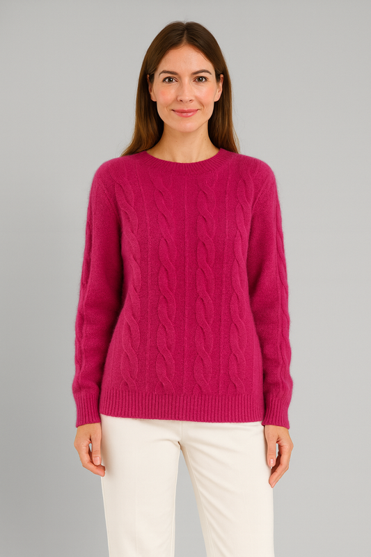 Kabelstickad tröja med rund hals för kvinnor